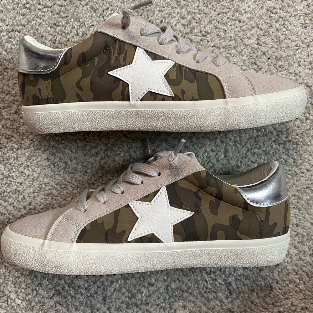 Steve Madden Star Sneakers